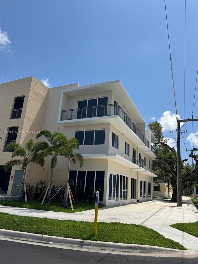 Building Photo - 1010 SW 69th Ave
