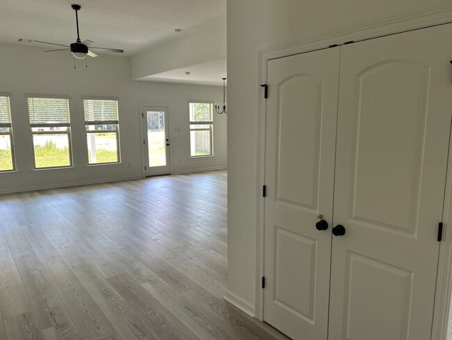 Foto del edificio - 41352 Rosewood Ln