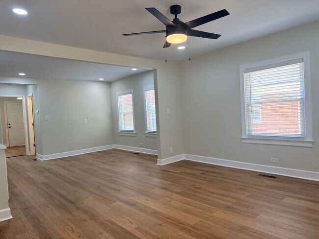 Foto del edificio - 114 E Club Blvd