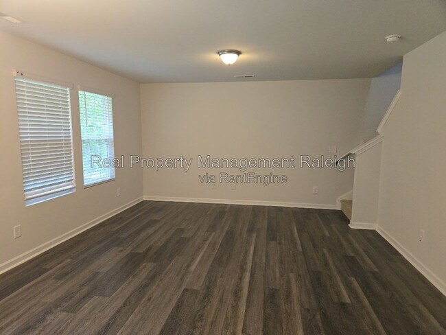 Foto del edificio - 3520 Slippery Elm Dr
