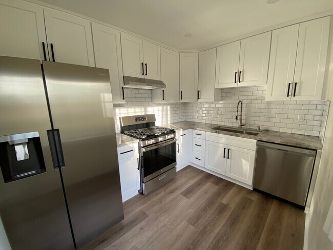 Kitchen - 2303 Silver Ridge Ave