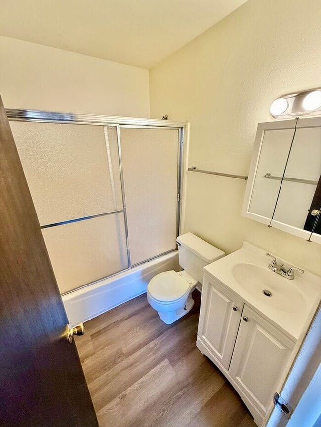 Foto del edificio - 1st & 2nd Floor, 1ST MONTH 1/2 OFF SPECIAL...
