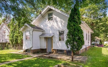 Building Photo - 1050 17th St NE