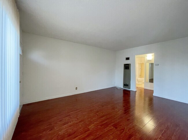 Building Photo - 860 Brightwood St