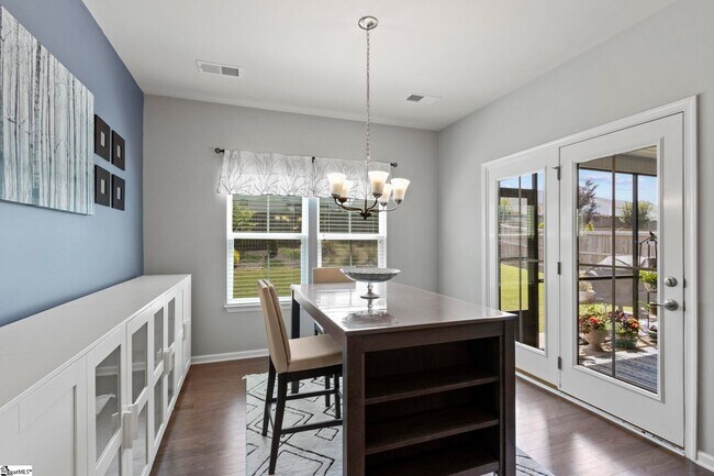 Building Photo - 526 Bucklebury Rd