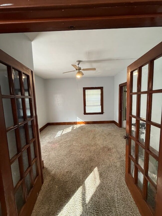 Building Photo - Cozy 1 Bedroom!!
