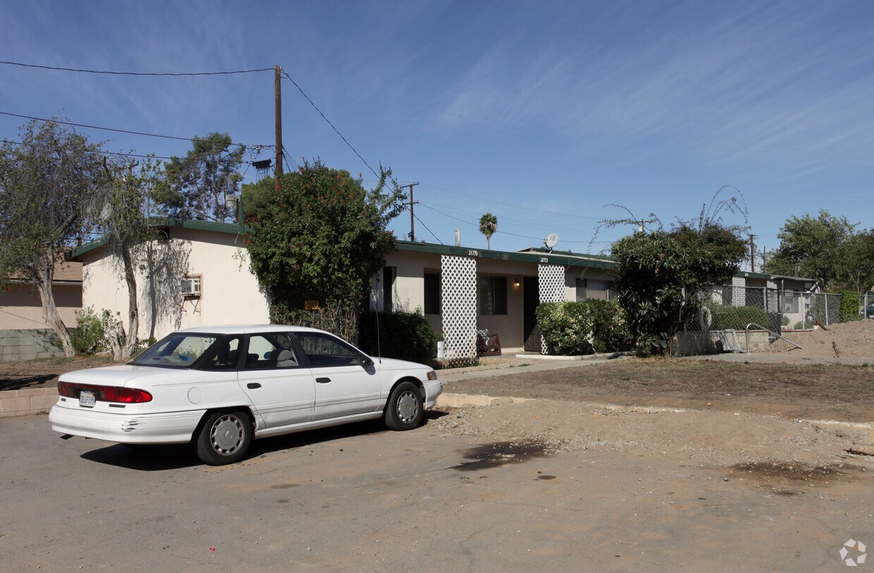 Foto principal - 21770-21776 Dracaea Ave