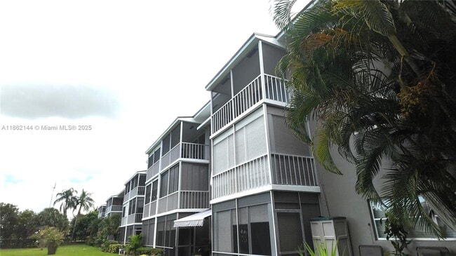 Foto del edificio - 5200 Washington St