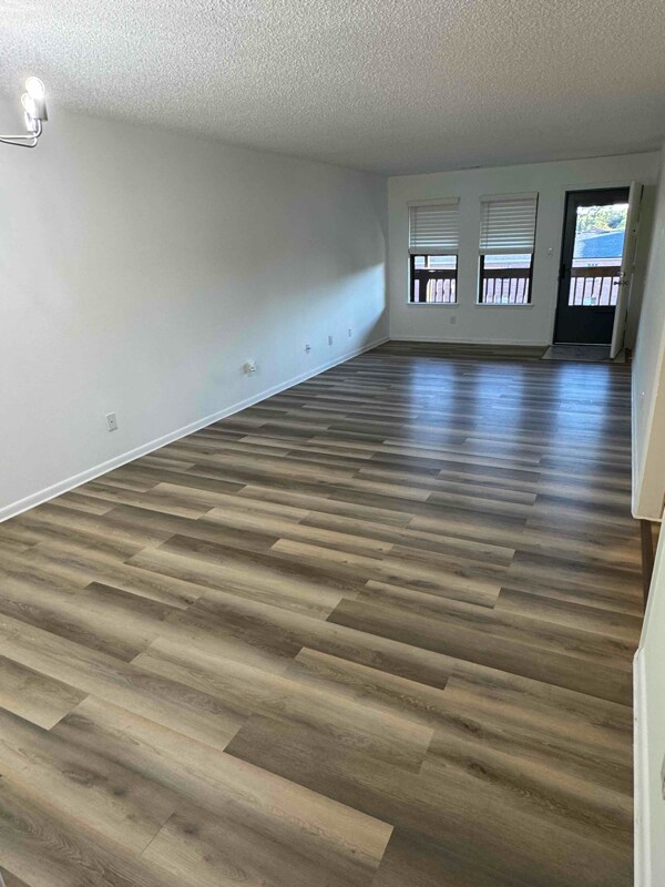 Foto del edificio - 8530 Tidewater Dr