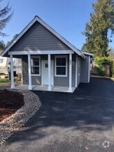 Building Photo - 607 SE Quay Ave