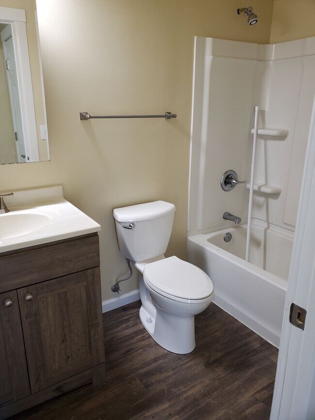 Foto del edificio - recently updated 2 bedroom apartment in downtown Appleton