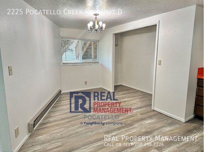 Building Photo - 2 bedroom 1 bath apartment