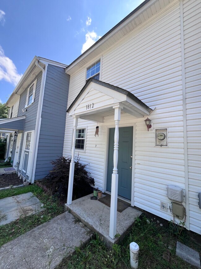 Foto del edificio - 1812 Lilac Ln