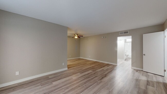 Interior Photo - 14228 Dickens St