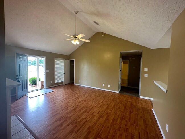 Building Photo - Three bedroom two bath with an enormous ba...
