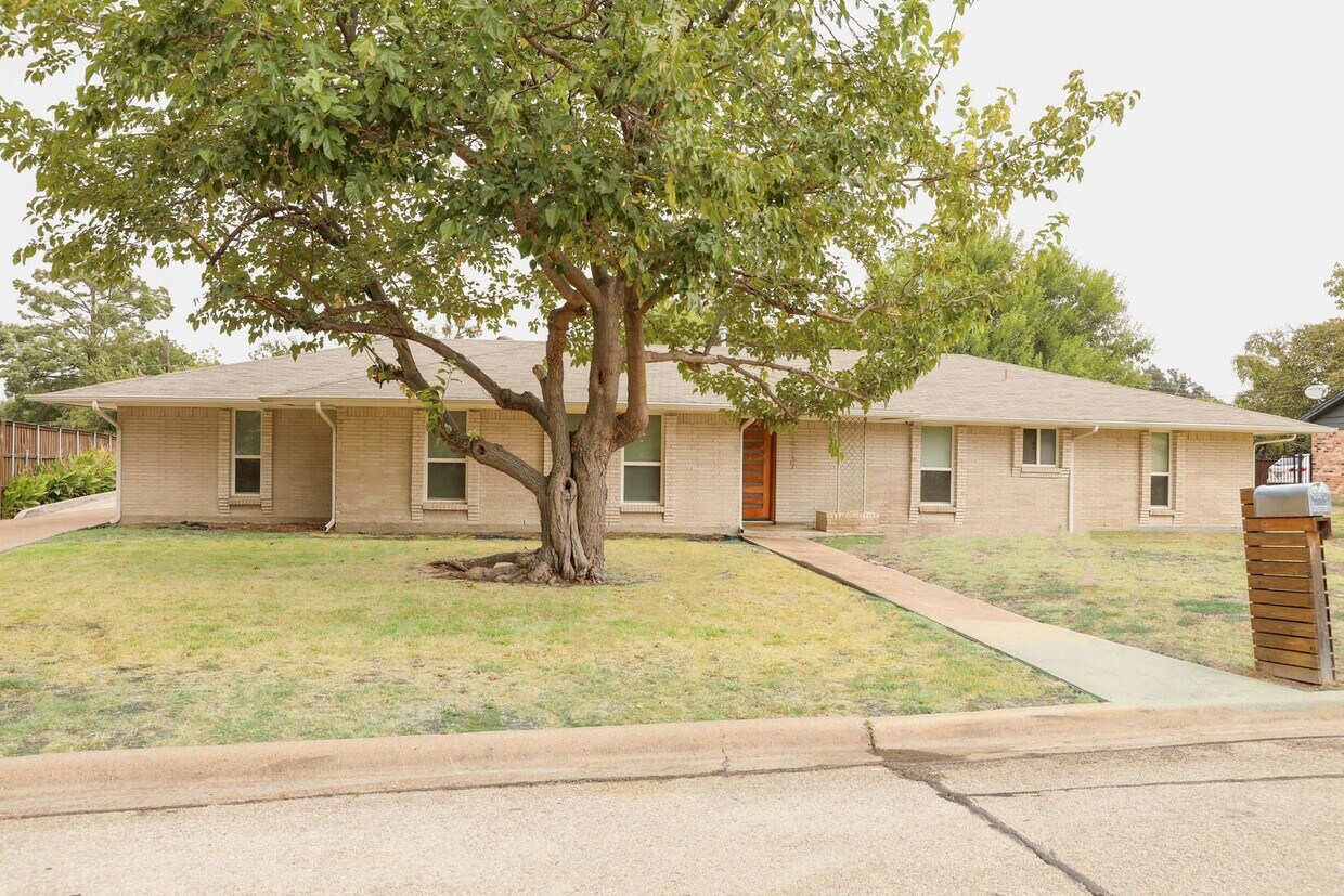 Foto principal - 14737 Tanglewood Dr