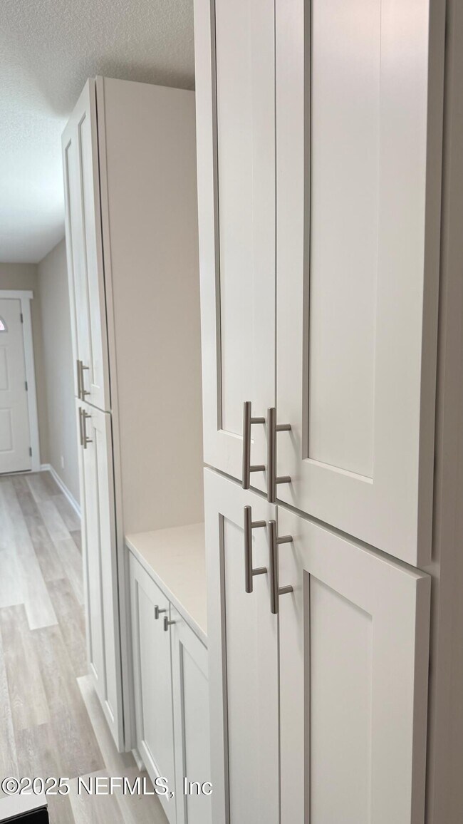 Foto del edificio - 696 Kestner Rd