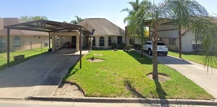 Building Photo - 807 Sabinas St
