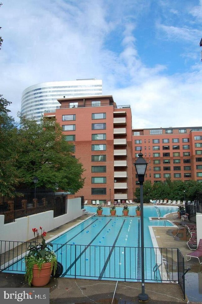 1121 Arlington Blvd Unit 129, Arlington, VA 22209 - Room for Rent in ...