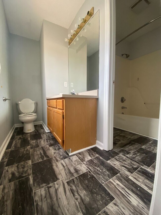 Foto del edificio - Beautiful 2 BED/ 2 BATH Condo in Archdale!