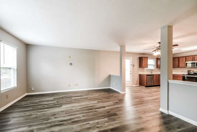 Foto del edificio - 14390 Black Farm Dr
