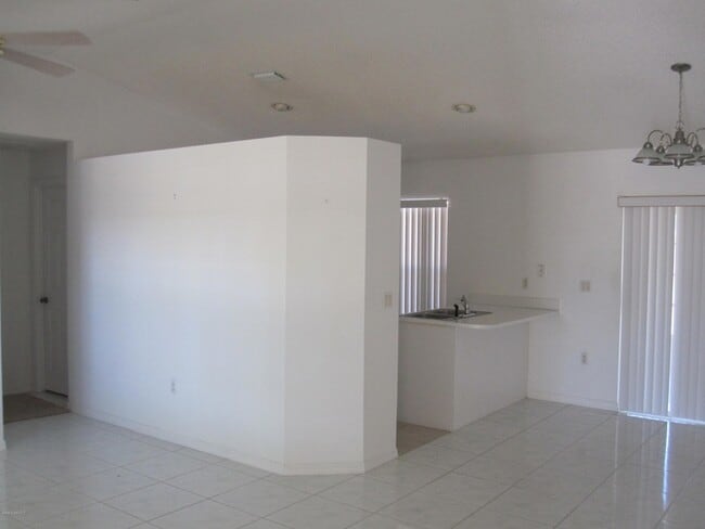 Foto del edificio - 171 Americana Blvd NE