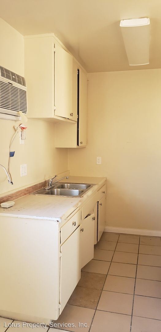 Building Photo - 7425 Vineland Ave
