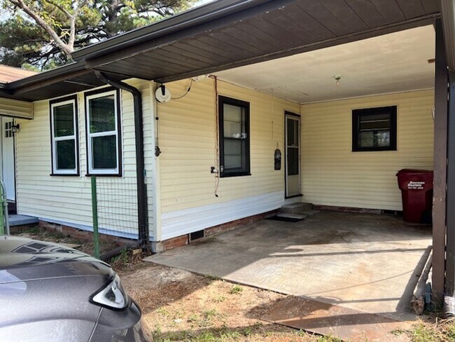 Foto del edificio - 301 W Main St