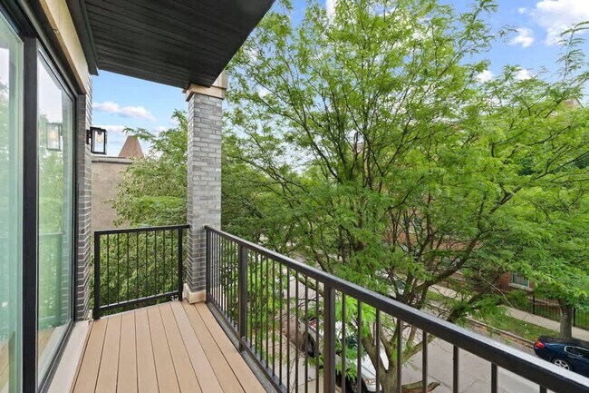 Foto del edificio - 2110 W Washington Blvd