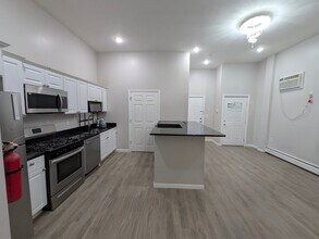 Building Photo - 295 Avenue B