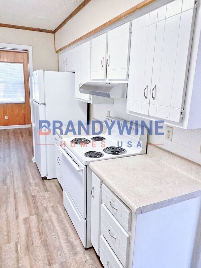 Building Photo - MOVE IN BY 12/30 GET 1/2 OFF JANUARY RENT!