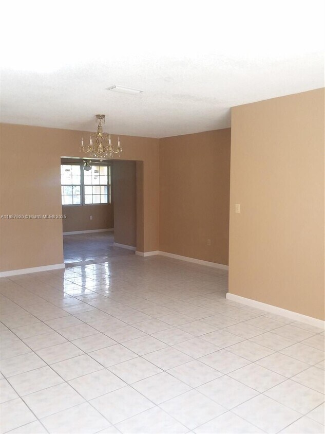 Foto principal - 1773 NE 146th St