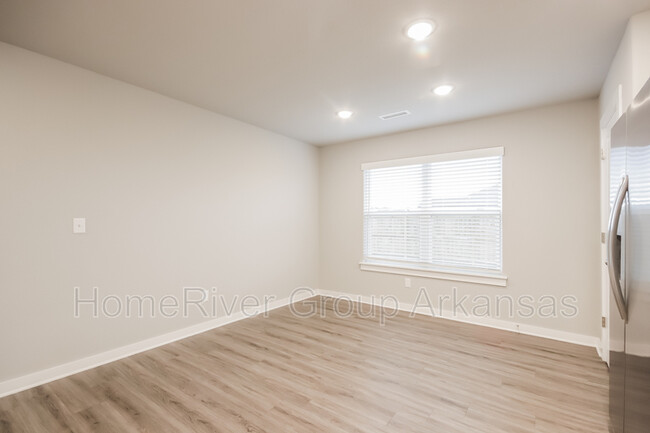 Building Photo - 403 N Mojave St