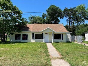 Building Photo - 220 W Denison Ave
