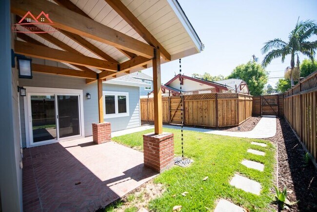 Photo - 437 Menker Ave Apartment