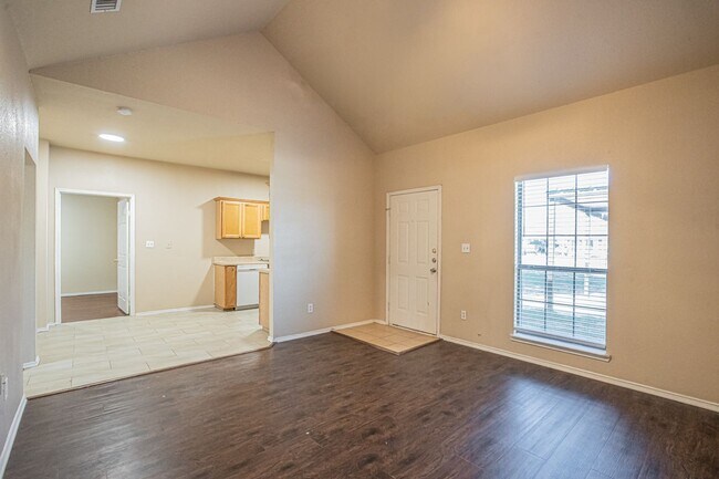 Building Photo - 3 bedroom 2 bath duplex in Weatherford ***  Move in Special $500.00 off first months rent***