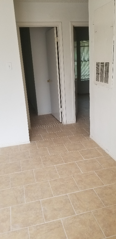 Building Photo - 4223 Woodmanor Dr