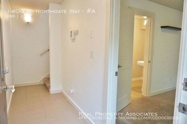 Foto del edificio - Townhome in Northgate Seattle