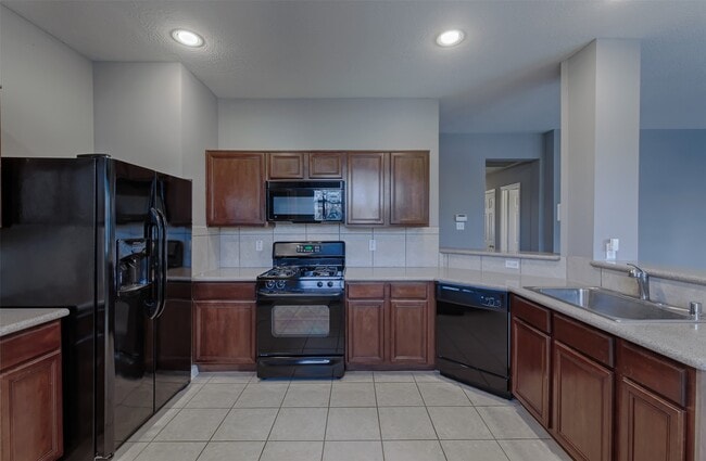 Building Photo - 4018 Old Pine Grove Dr