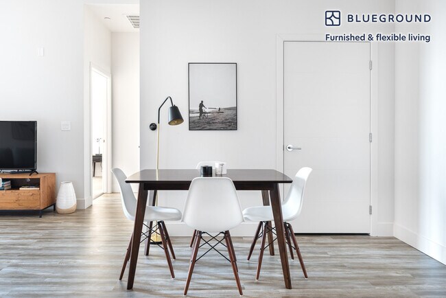 Foto del edificio - 1355 El Camino Real