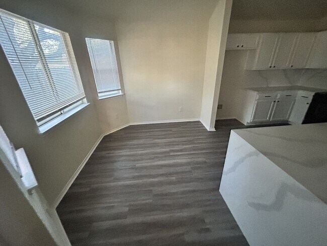 Foto del edificio - 5106 Glennwood Dr