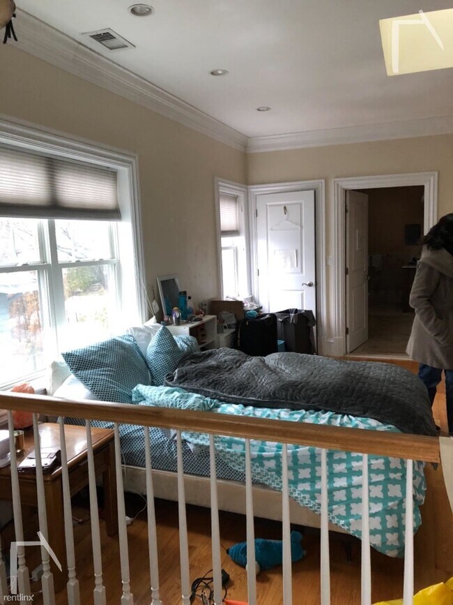 Foto del edificio - 4 br, 2 bath House - 55 Hobart St