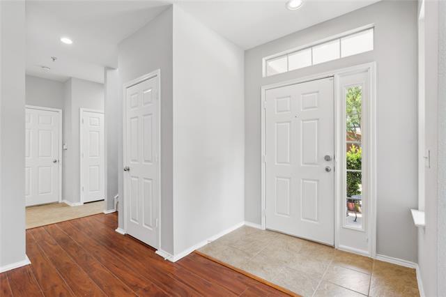 Building Photo - 2316 Stoneleigh Pl