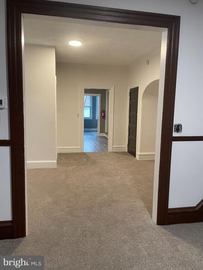 Building Photo - 214 E Fornance St