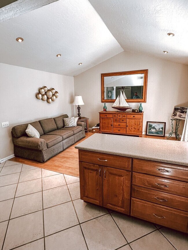 Building Photo - Livermore House Available June 1st!