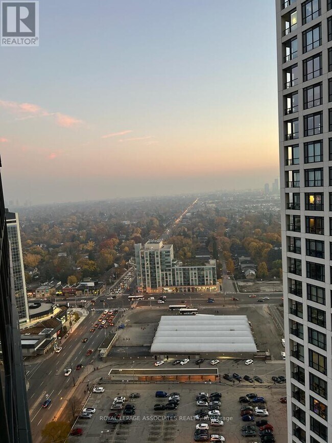 Building Photo - 5 Mabelle Ave