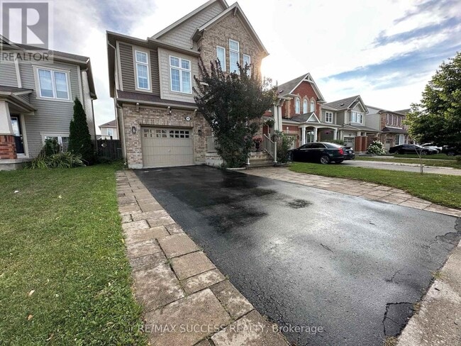 Building Photo - 916 Minchin Way