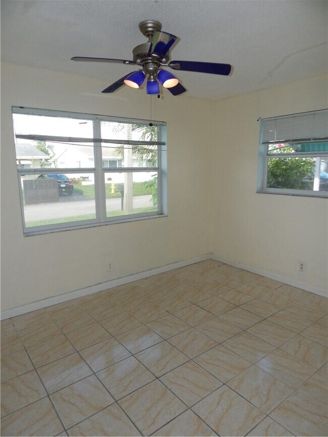 Foto del edificio - 2708 NW 52nd St