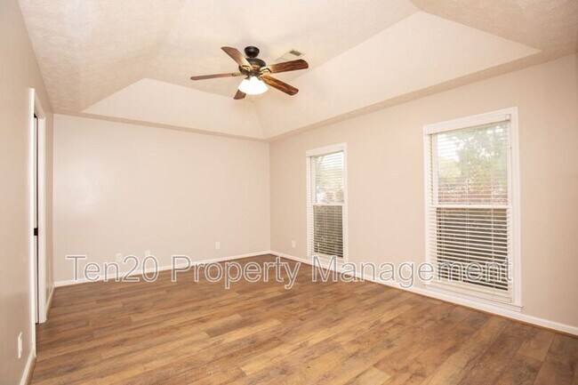 Building Photo - 7032 Robin's Nest Dr