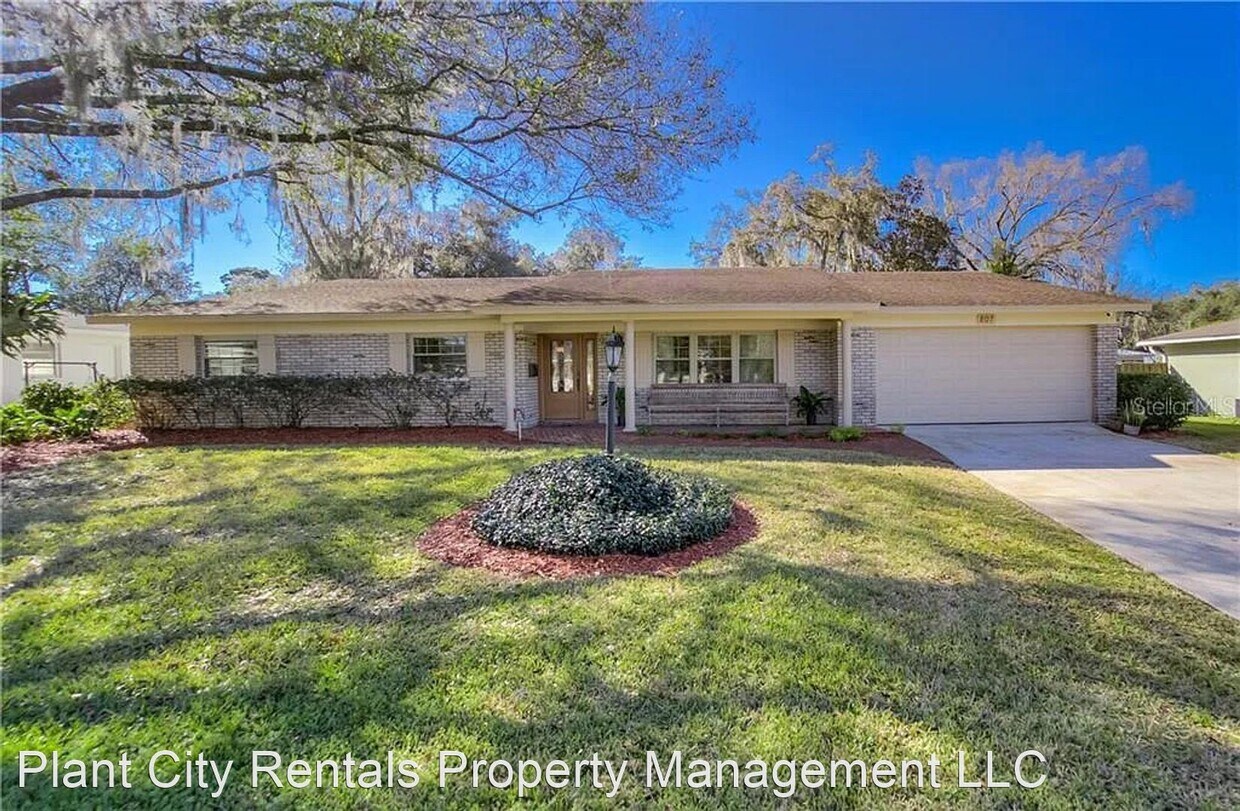 Foto principal - 4 br, 2 bath House - 807 W. Russell Dr.